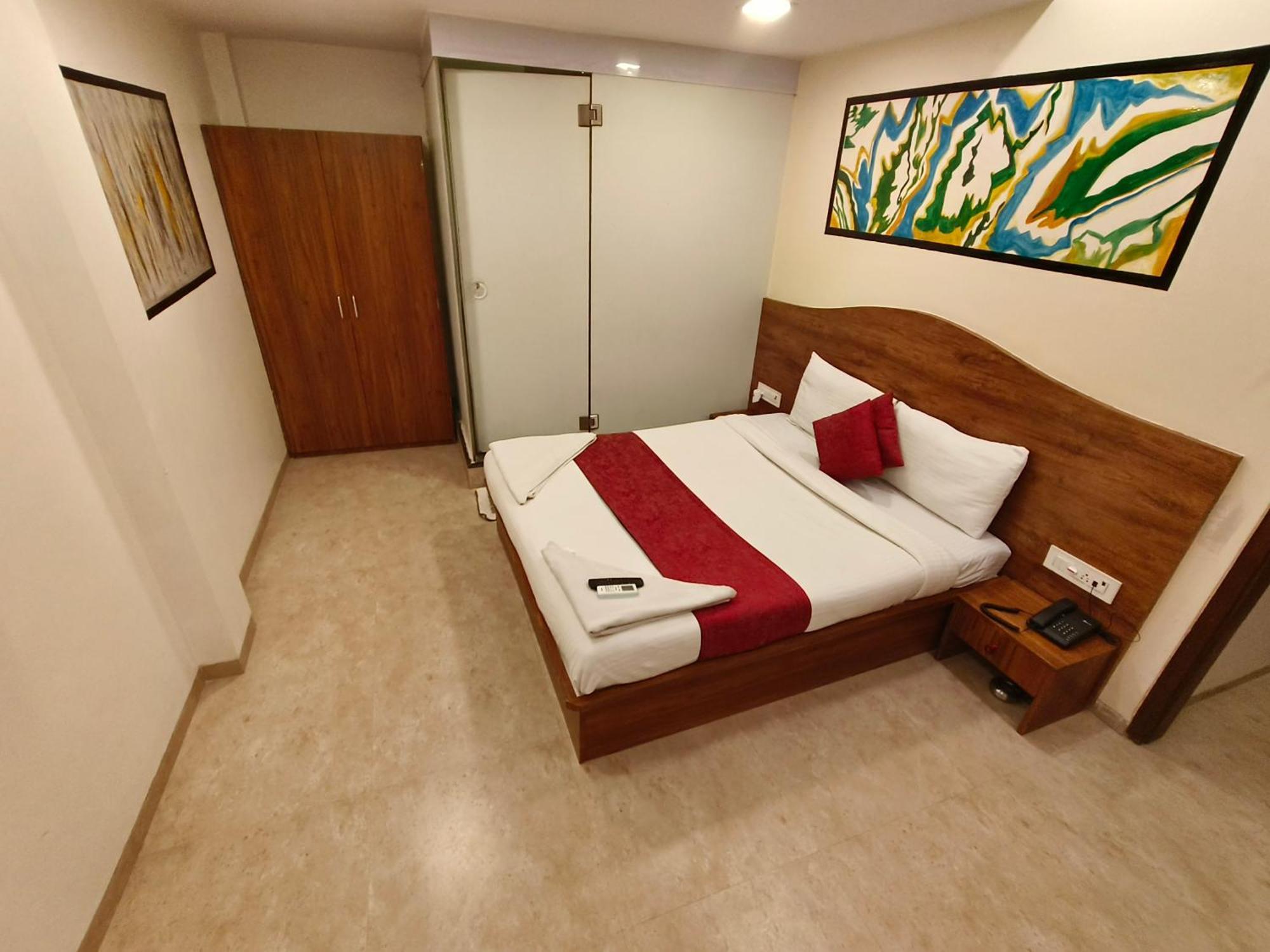 Hotel Beach Crown Juhu Mumbai Exterior foto