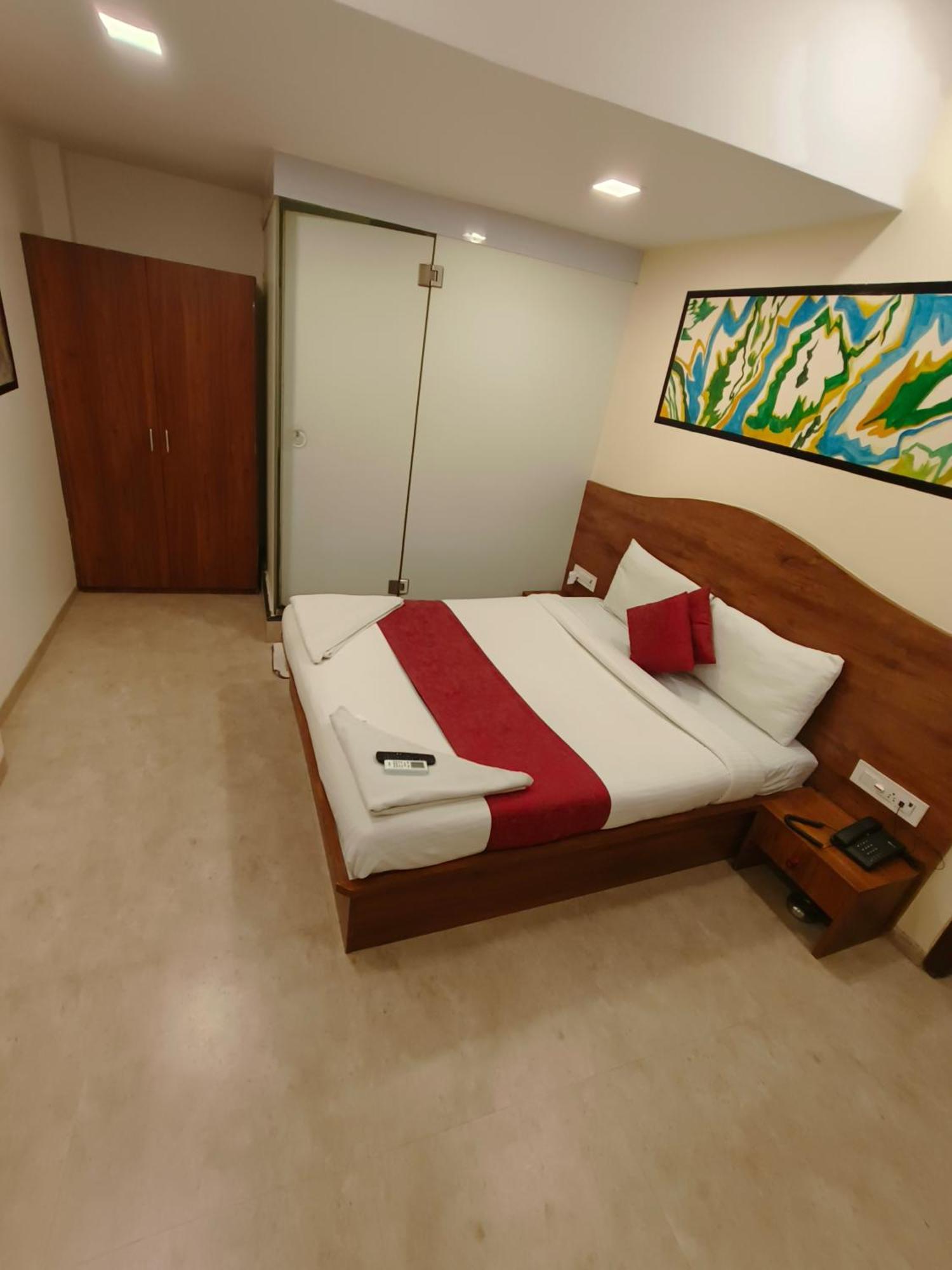 Hotel Beach Crown Juhu Mumbai Zimmer foto